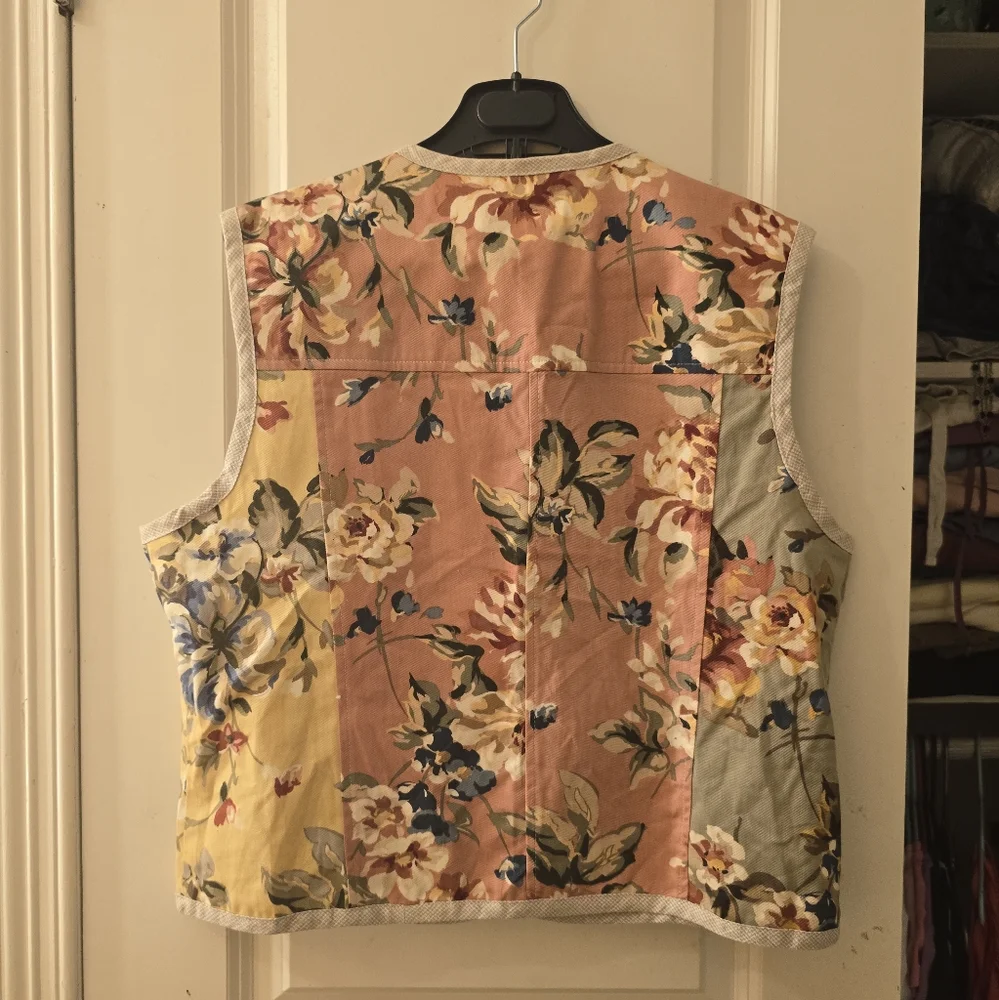 Vintage f.l. Malik floral vest top sz L green, pink & yellow - Picture 2 of 6